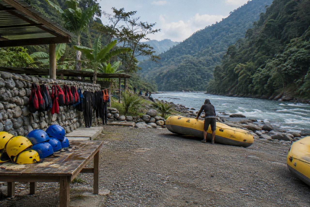 Day Trip to Pacuare River Rafting Class III-IV from San Jose